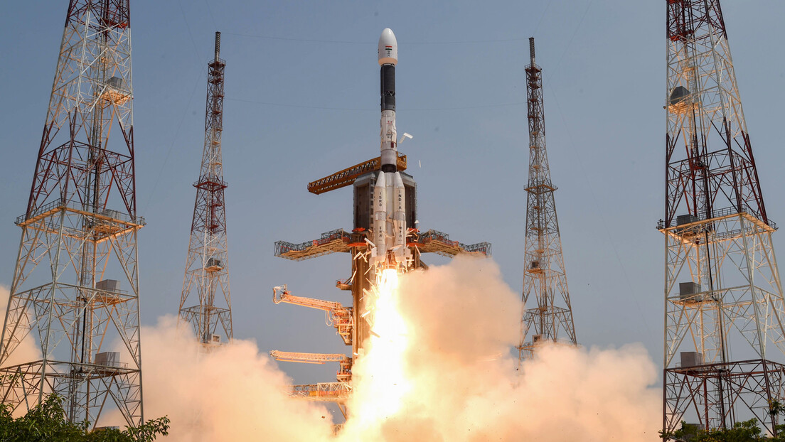 Индија успешно лансирала прву свемирску ракету (ВИДЕО)