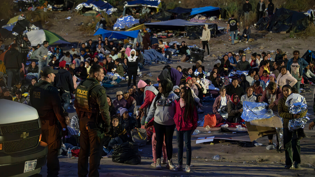 Broj prelazaka migranata preko američke granice veći nego ikada