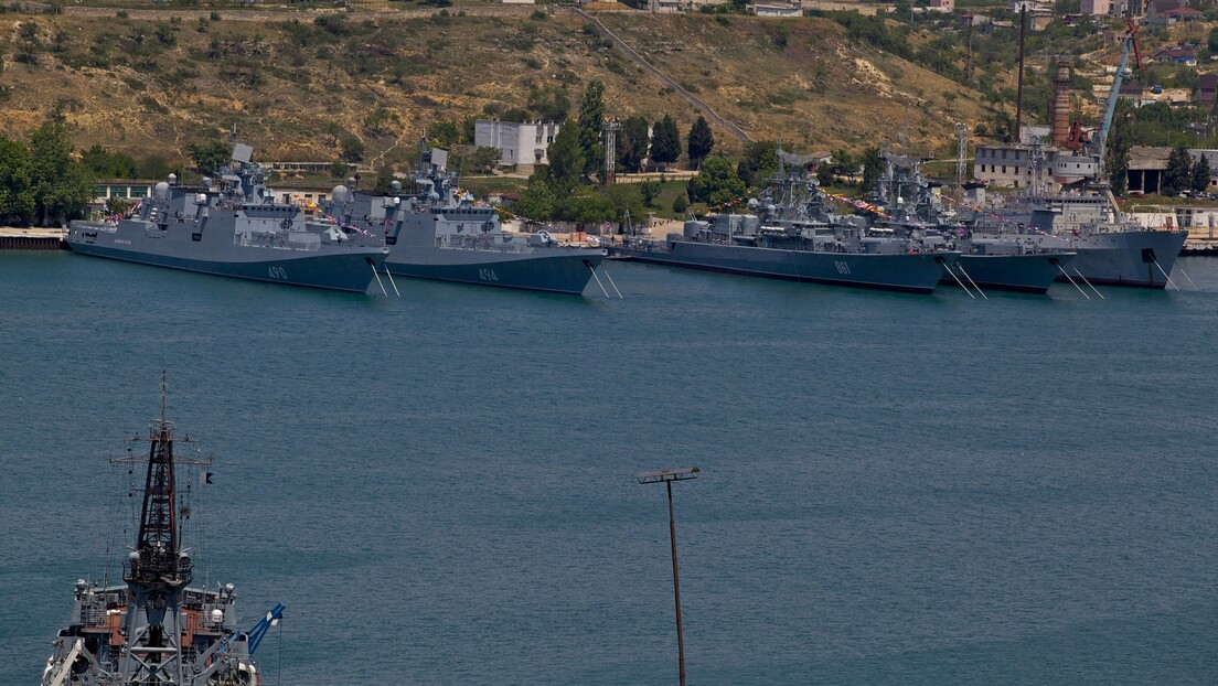 Црноморска флота уништила три украјинска беспилотна чамца код Севастопоља