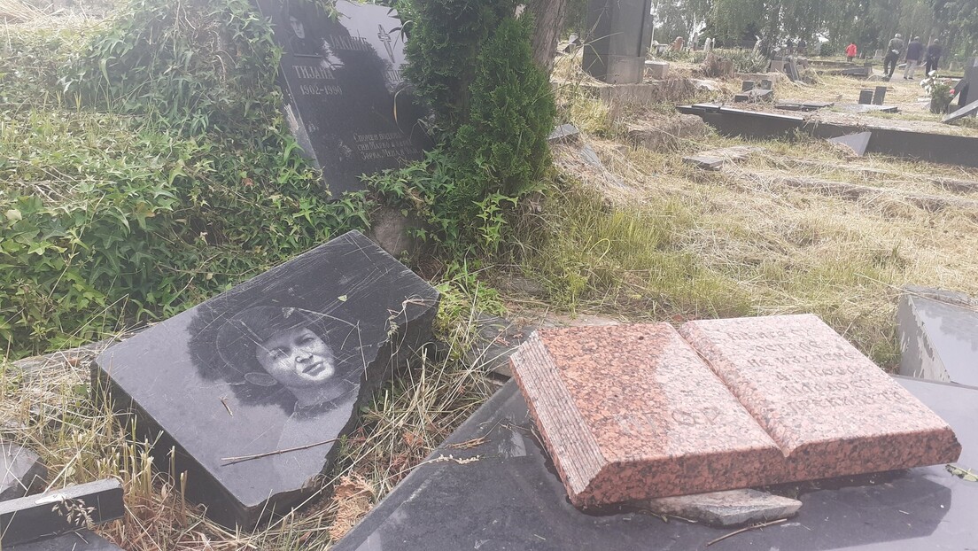 Boje li se Boga ako se ne boje ljudi: Strašne slike na preoranom groblju u Severnoj Mitrovici