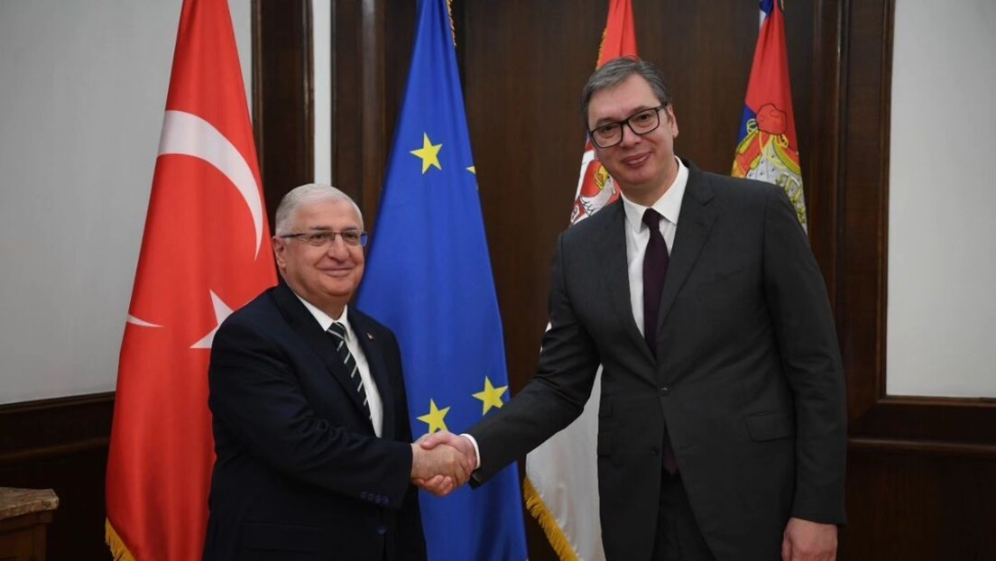 Vučić s ministrom odbrane Turske: Radujem se poseti Erdogana, prilika da jačamo saradnju