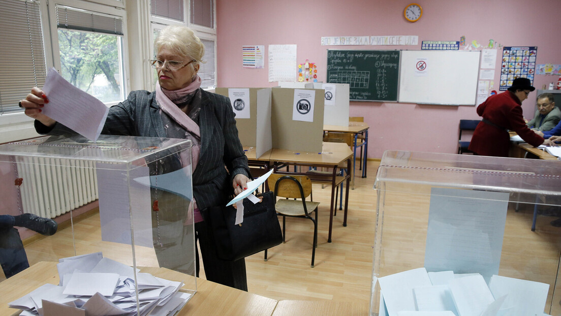 Избори у Србији: Ко ће с ким и у колико колона?