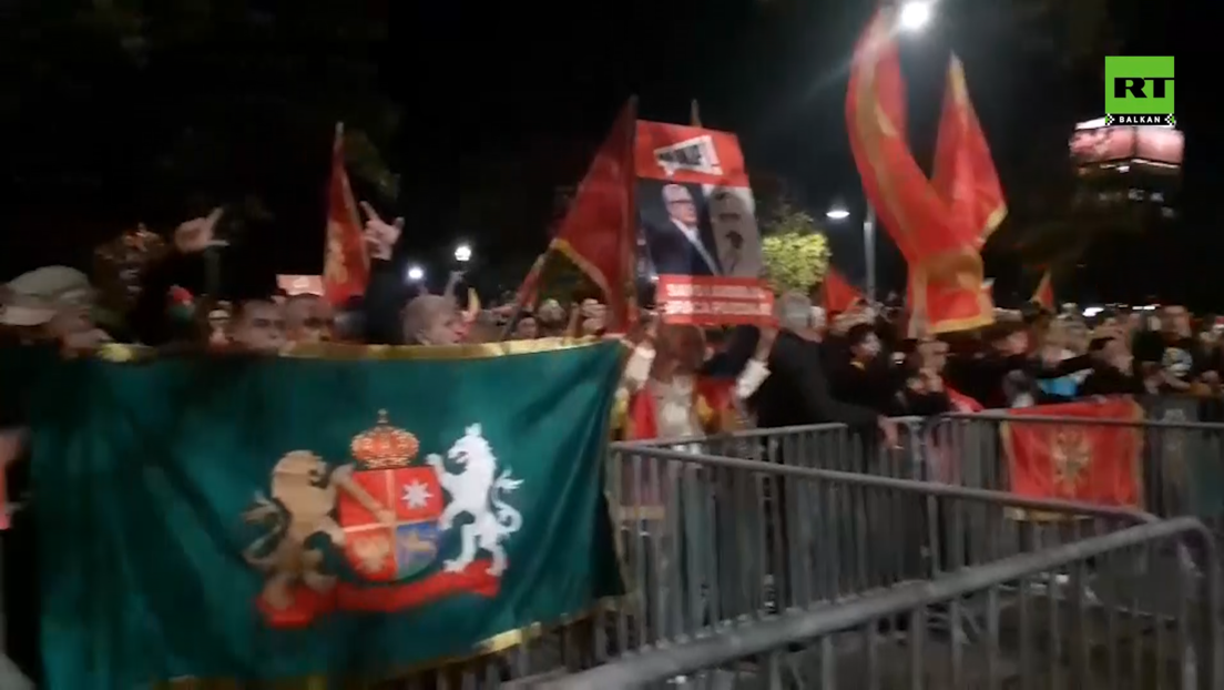 "Да је вјечна Црна Гора" и "Слава Украјини": Протест против Андрије Мандића у Подгорици