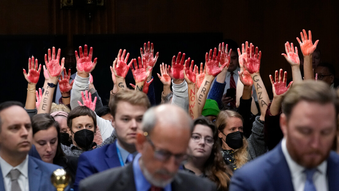 Крваве руке и Ентони Блинкен: Антиратни протест у америчком Конгресу (ВИДЕО)