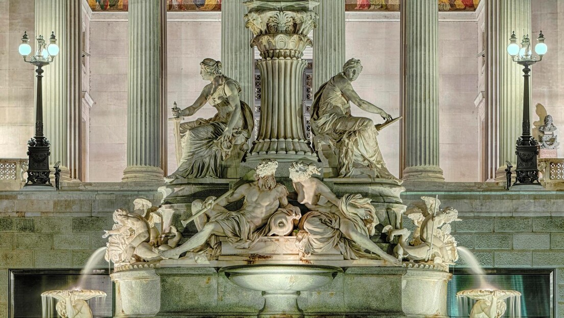 Суноврат Запада кроз причу о две фонтане у Бечу (ФОТО, ВИДЕО)