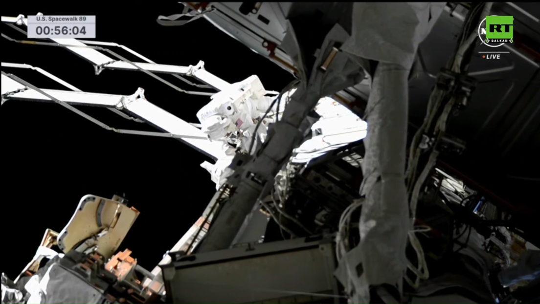 Свемирска шетња жена астронаута: Како изгледа поправка инсталација на Међународној станици (ВИДЕО)