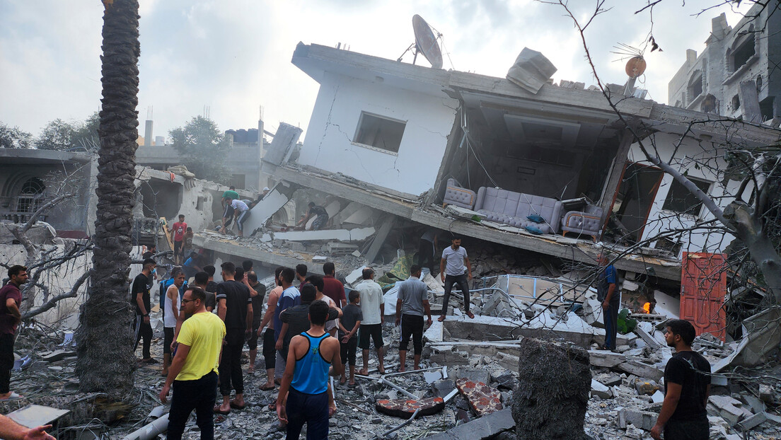 Десетине жртава након бомбардовања конвоја хитне помоћи; Израел: Напредујемо по плану