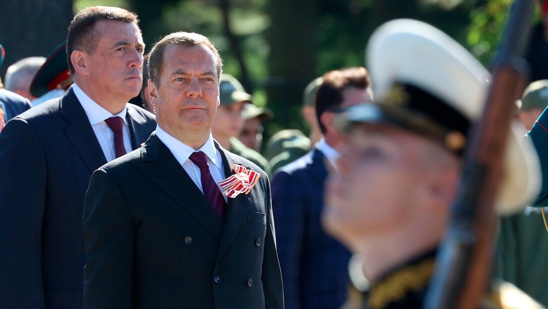 Медведев: Јединством свих народа и религија Русија ће победити оне који желе да нас покоре