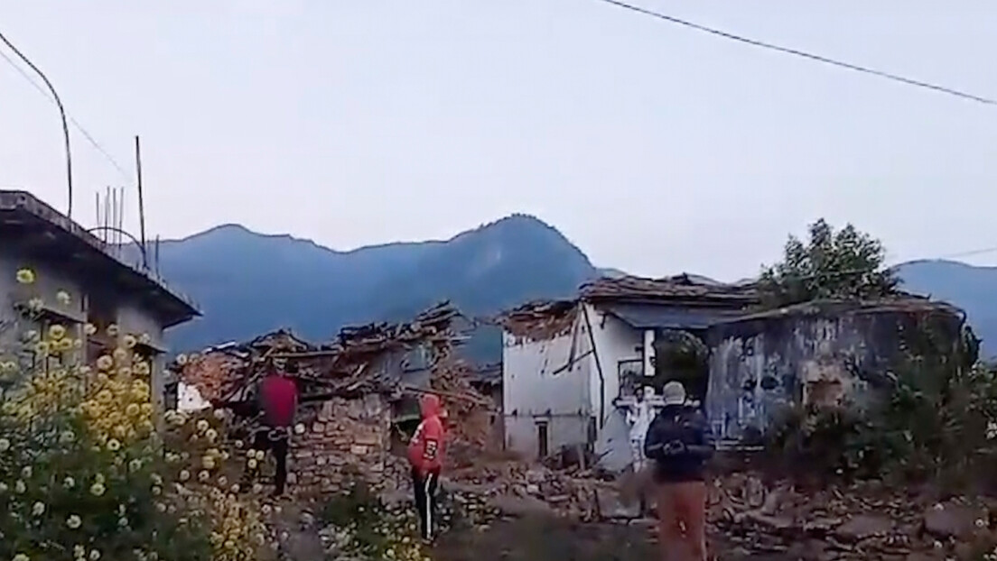 Јак земљотрес погодио Непал: Погинуло 157 људи, у рушевинама остале стотине