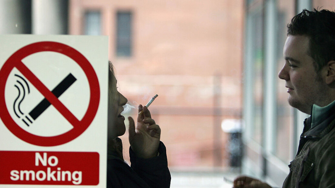 Закон о забрани пушења у затвореном од следеће године: Без дуванског дима у кафанама, на стадиону