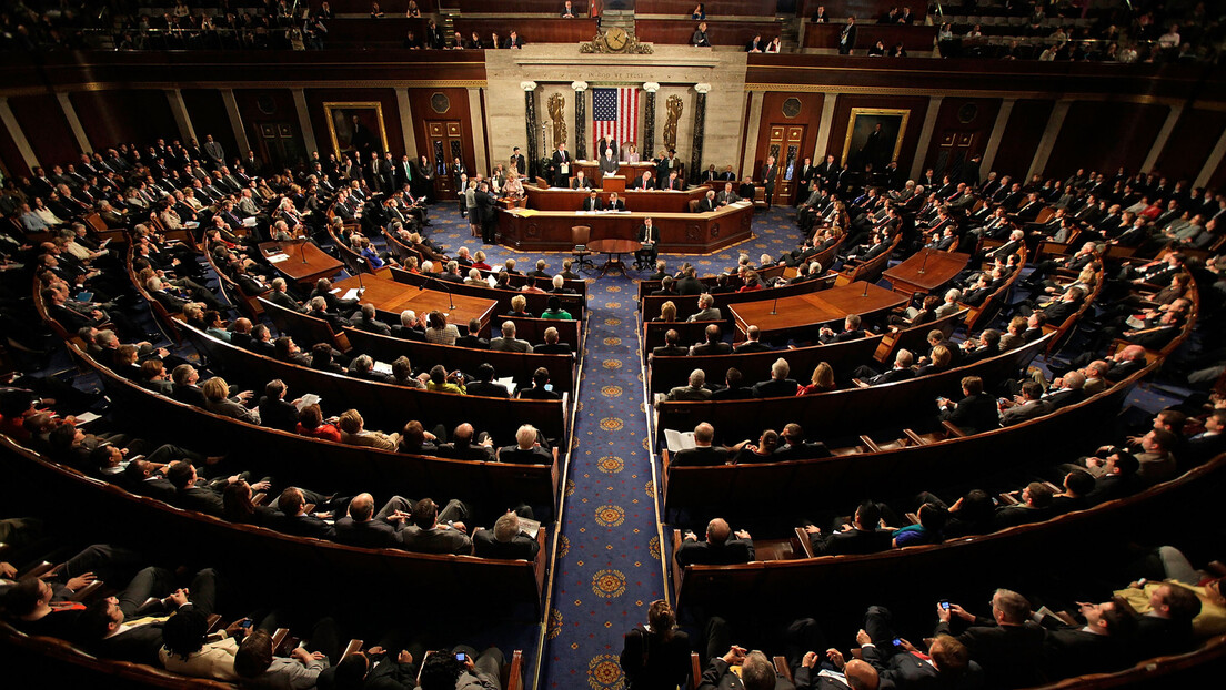 Амерички министри пожурују Конгрес да одобри подршку Украјини