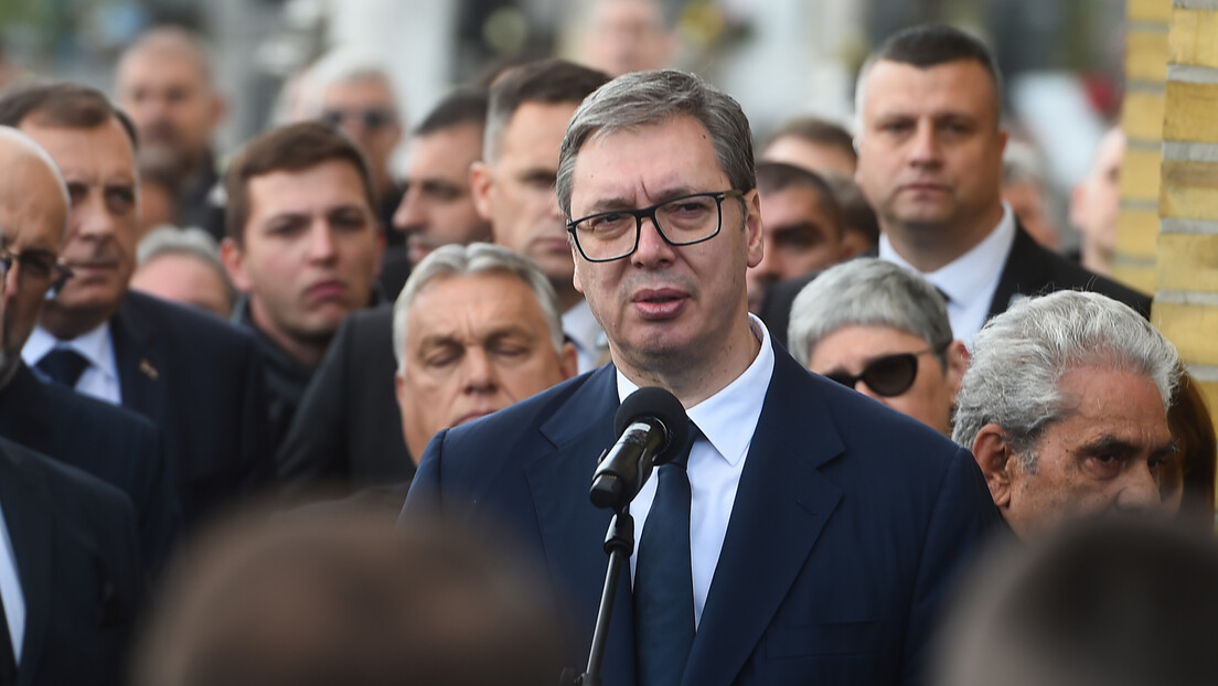 Vučić o napadima na porodicu: Svrha je da nas izbace iz koloseka