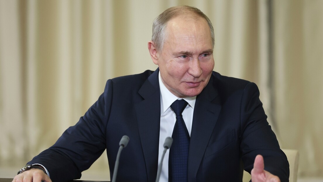 Путин: Осигурати информациону безбедност Русије