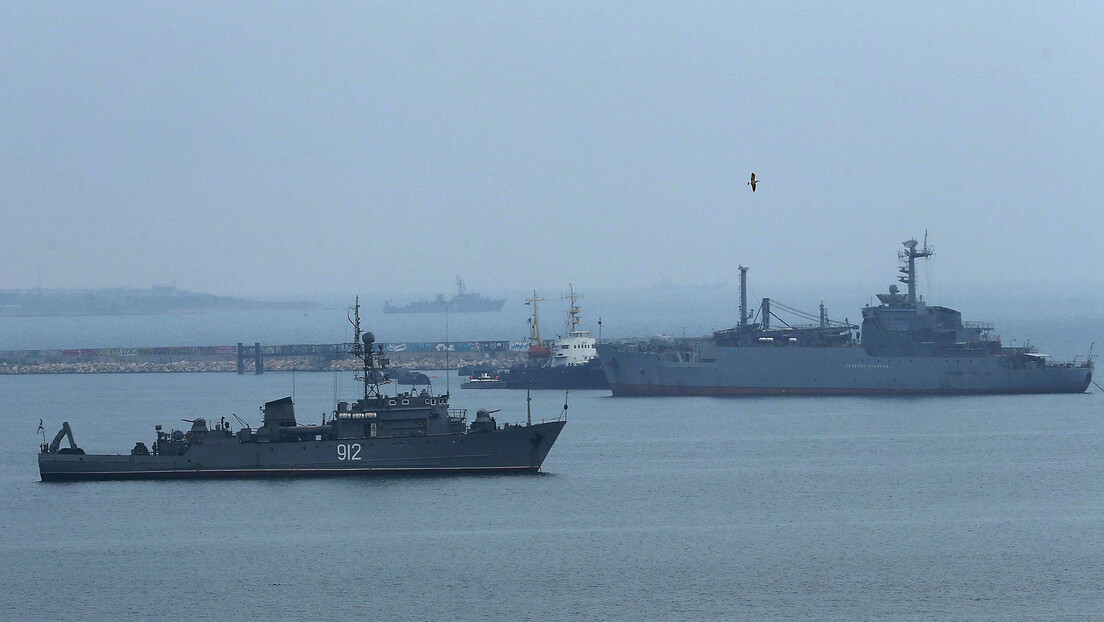 Први пут после пола века: Руски ратни бродови ушли у главну луку Бангладеша