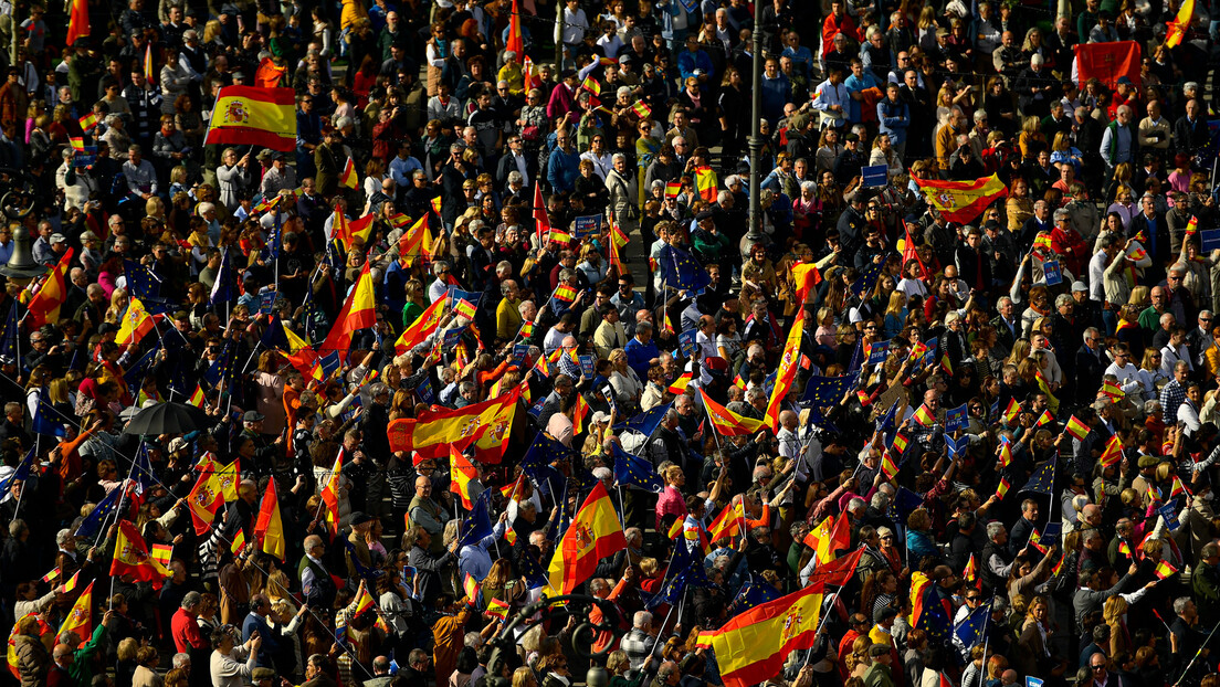 Шпанија: Стотине хиљада људи демонстрира против помиловања Каталонаца