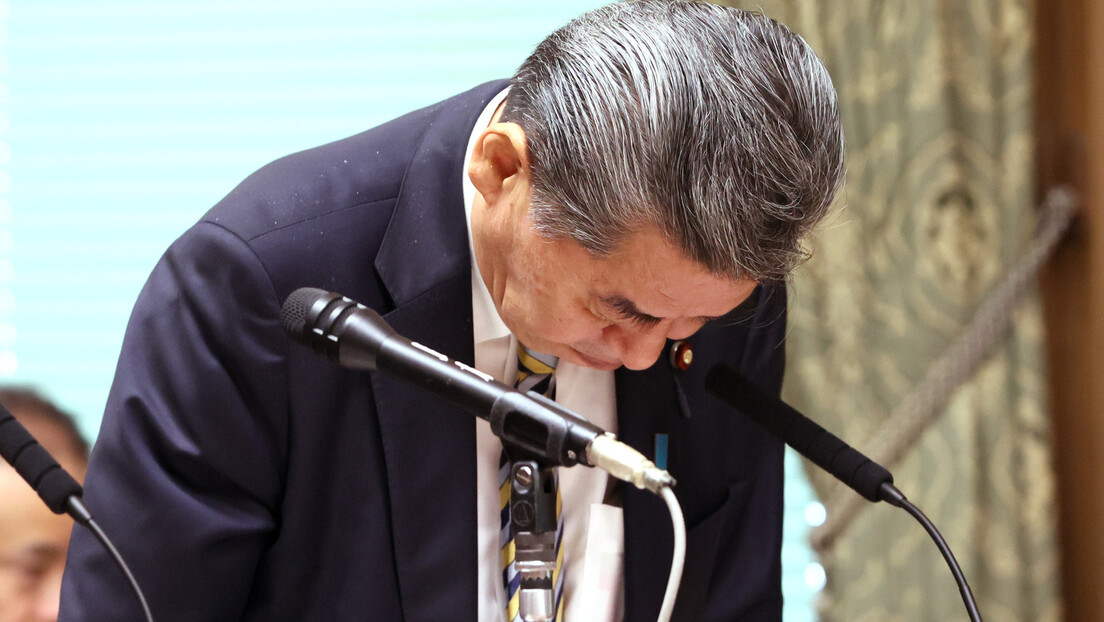 Ера харакирија је прошлост: Заменик министра финансија Јапана оптужен за утају пореза поднео оставку
