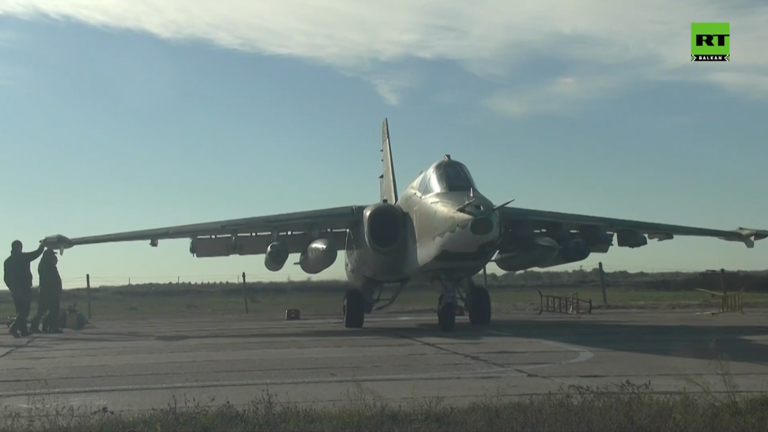 Ruski Su-25 uništava ukrajinske vojne ciljeve (VIDEO)