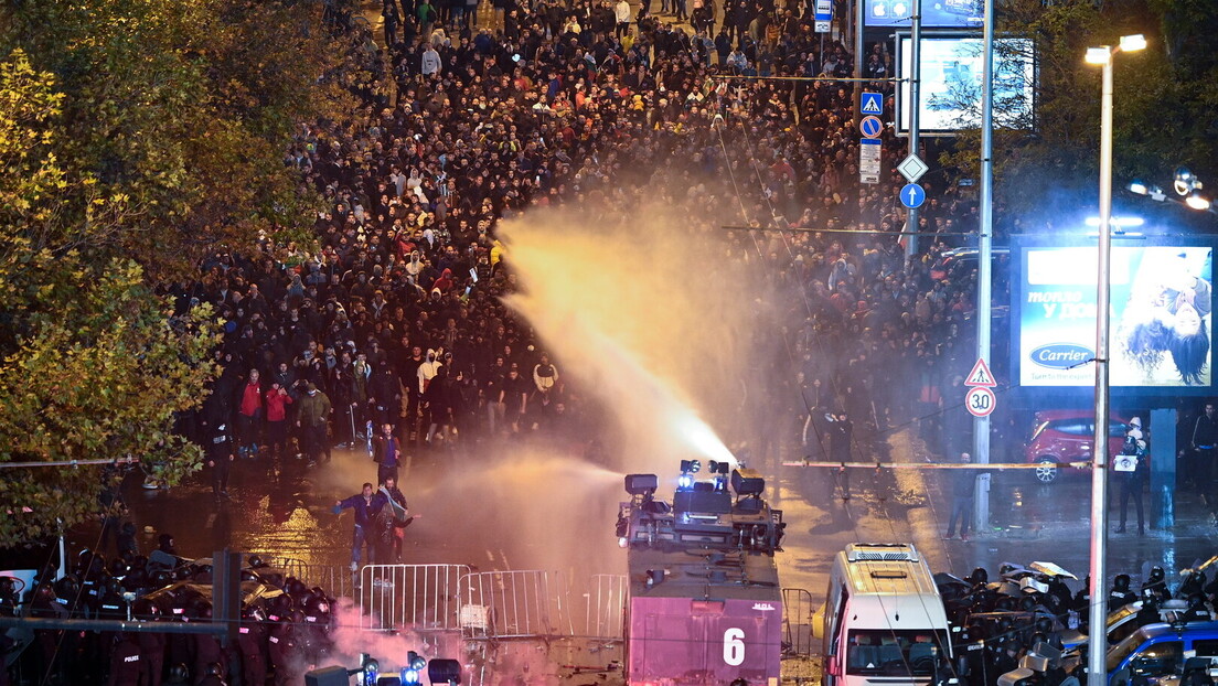 Масовни протести у Софији против Фудбалског савеза, повређено најмање 12 особа