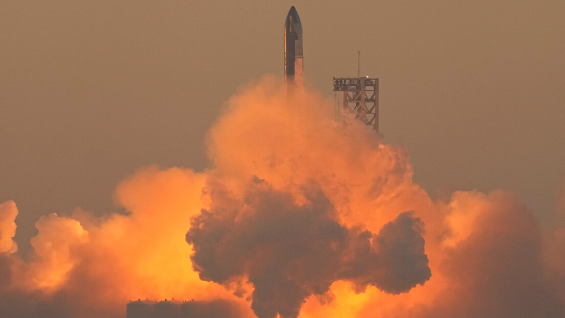 "После само десет минута": Масков "СпејсИкс" изгубио контакт са највећом и најмоћнијом ракетом