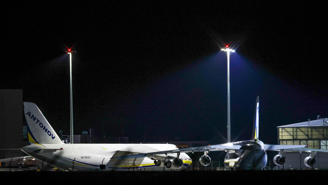 На аеродром у Батајници слетео највећи авион на свету: Погледајте како изгледа Антонов 124 (ВИДЕО)