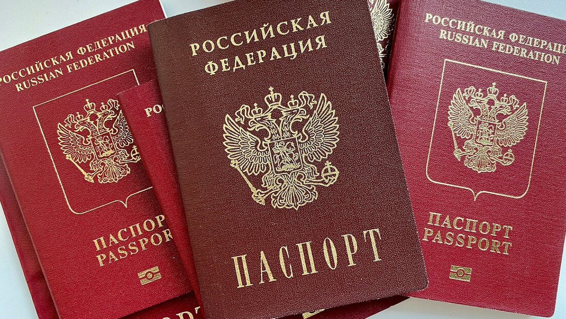 Де Голов унук жели руски пасош: Био бих почаствован, Французи полако схватају да су их много лагали