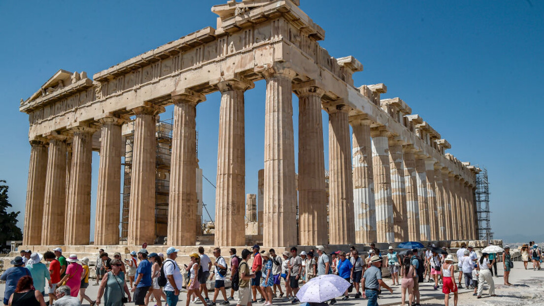 Влада Грчке ће повећати туристичке таксе, очекује приход од 600 милиона евра