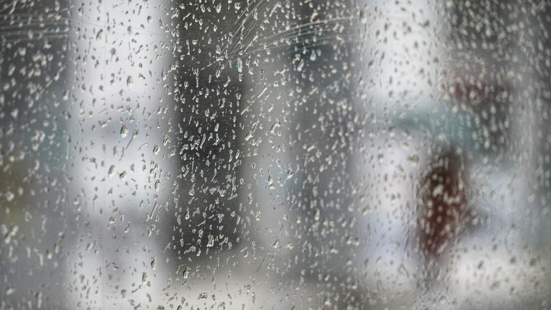 У Србији данас ветровито и хладно: Од средине дана киша ће прећи у снег