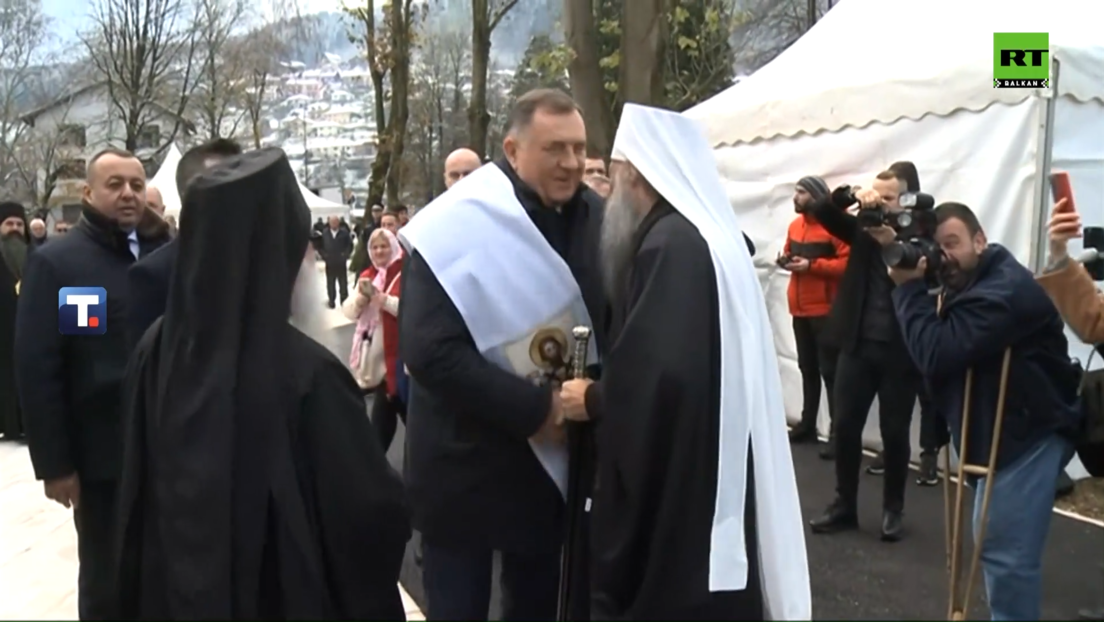 Patrijarh Porfirije osveštao hram u Foči, kum Milorad Dodik