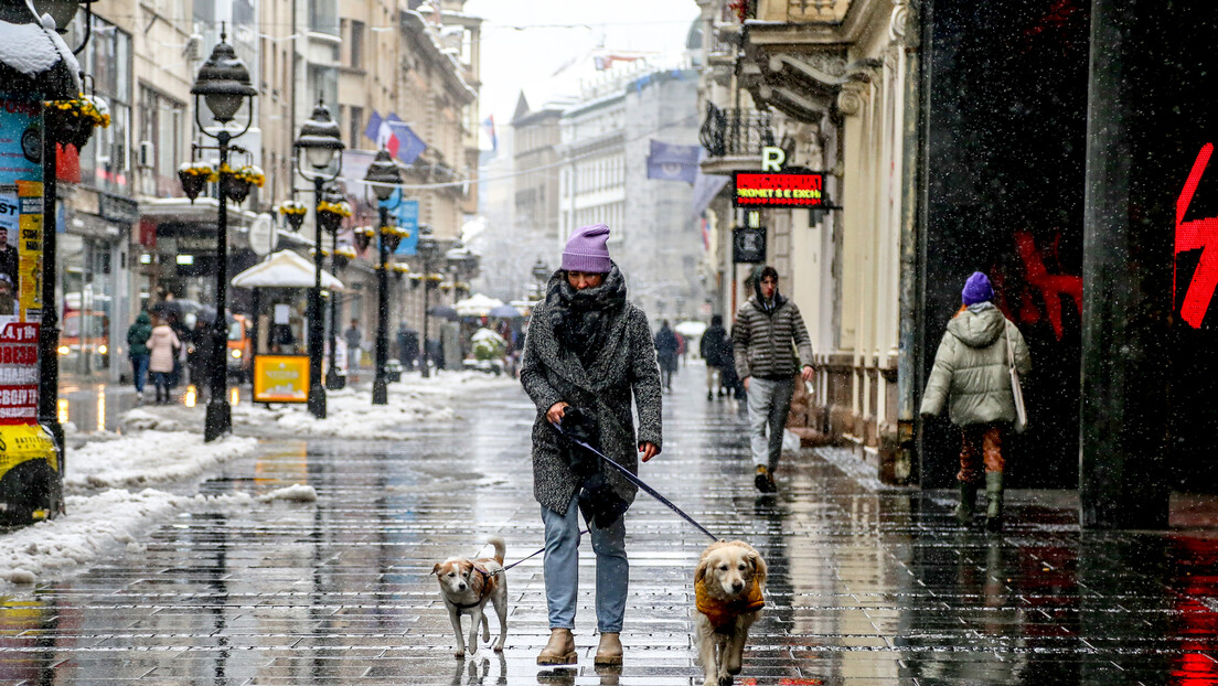 Prvi sneg u Beogradu: Zabeleo se glavni grad, padaće i večeras (VIDEO)