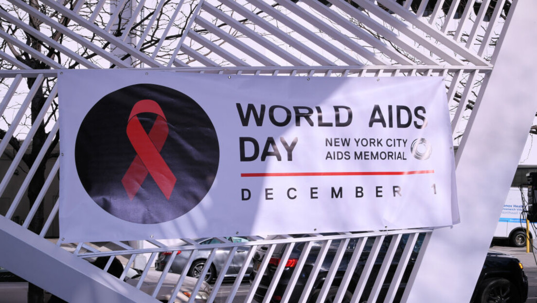 Дан борбе против ХИВ-а: Расте број заражених, 12 пута више мушкараца, трећина и не зна