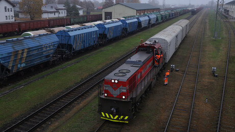 Русија: У Рјазанској области 19 вагона теретног воза испало из шина, једна особа повређена (ВИДЕО)