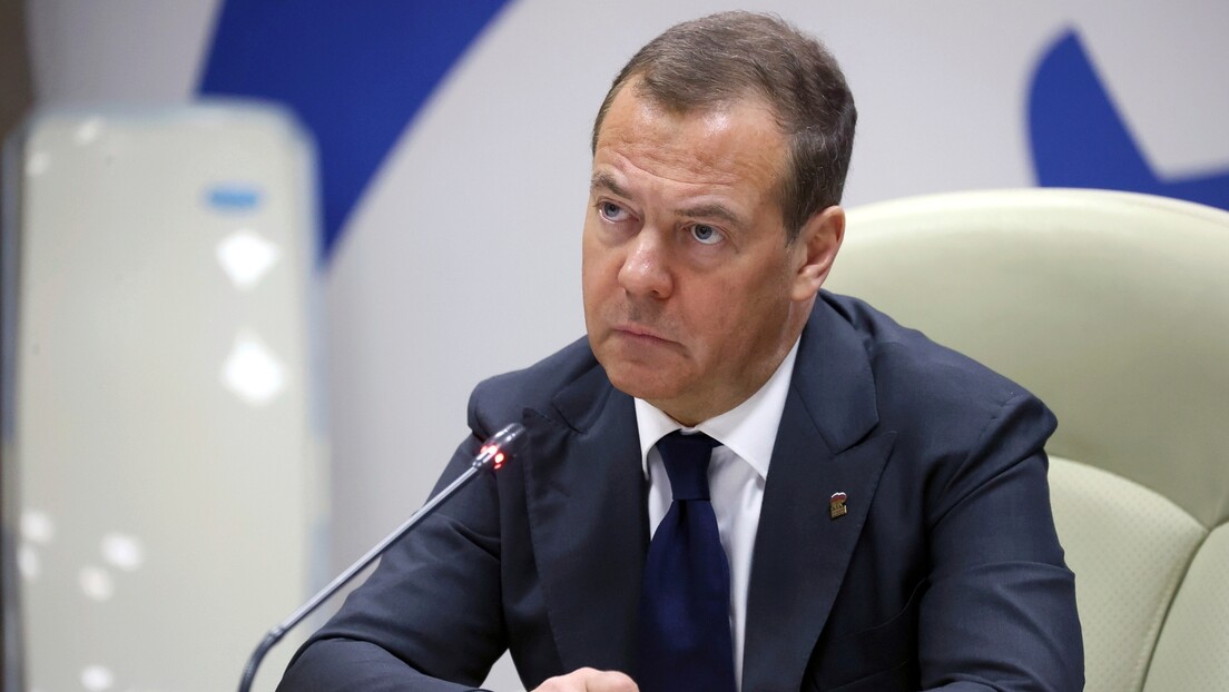 Medvedev pohvalio Ostina: Otkrio je vojnu tajnu - pravi razlog za intervenciju SAD u sukobu