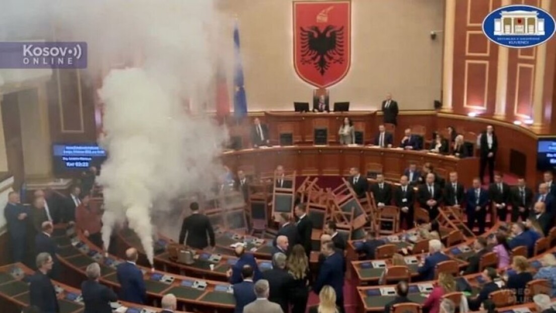 Haos u Parlamentu Albanije: Prekinuta sednica, poslanici opozicije se sukobili sa obezbeđenjem