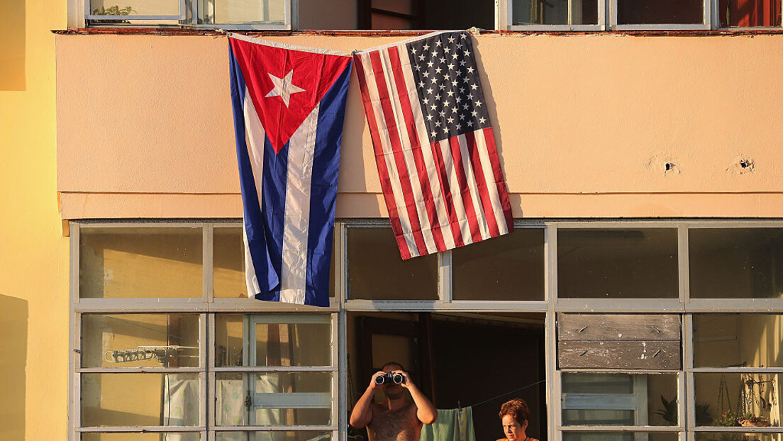 Bivši američki ambasador uhapšen pod optužbom da je decenijama bio agent Kube