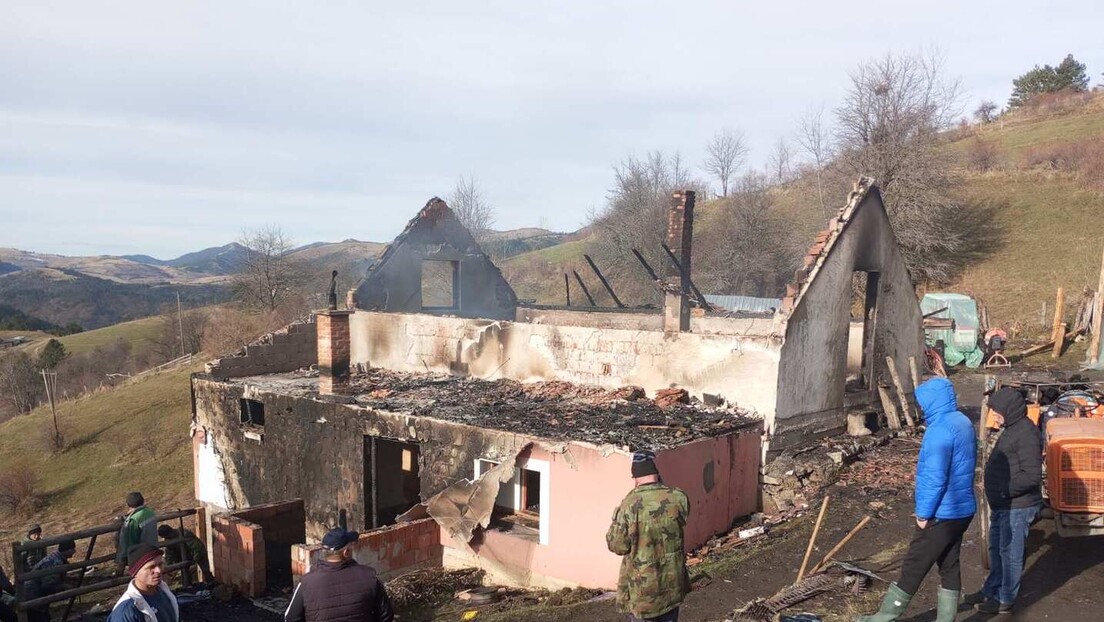 Teška nevolja zadesila Đuriće iz Krajinovića: Izgorela im kuća, kako prezimiti na surovom Pešteru