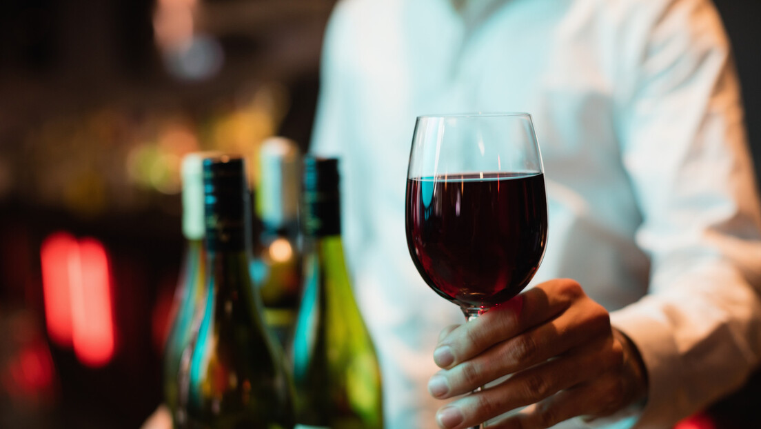 Научници обучавају вештачку интелигенцију да открије лажно вино