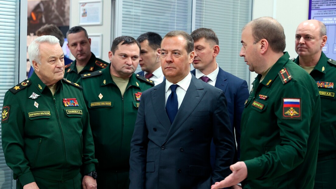 Медведев: Пролиће се нове реке крви у Украјини, породица Бајден одговорна