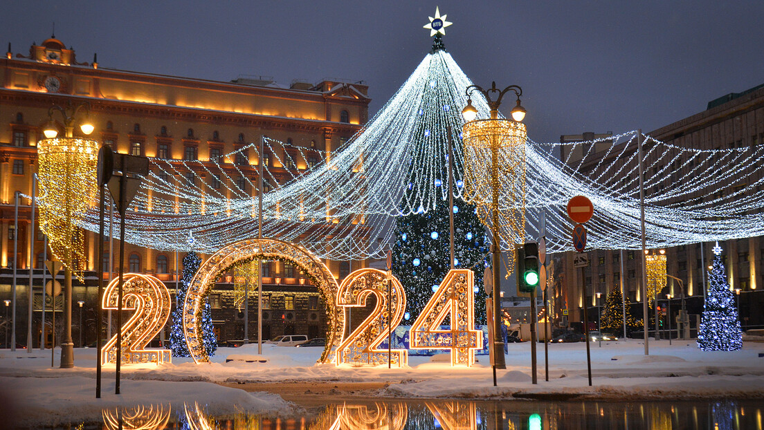 Зимска чаролија у Москви: Руска престоница заблистала пред празнике (ФОТО)