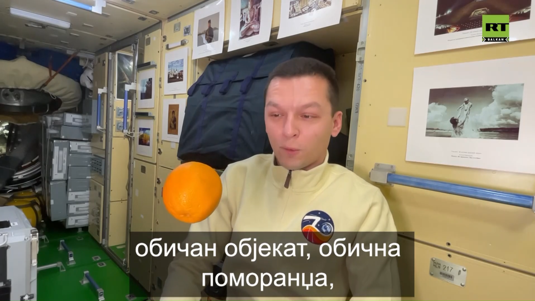Руски космонаут открио шта је добио од породице (ВИДЕО)