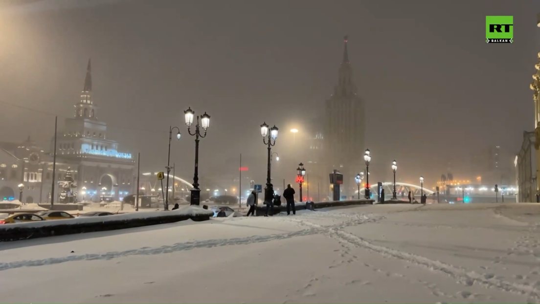 У Москви је пала рекордна количина снега