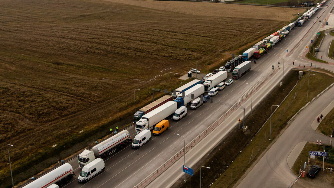 Око 2.150 украјинских камиона и даље блокирано на граници са Пољском