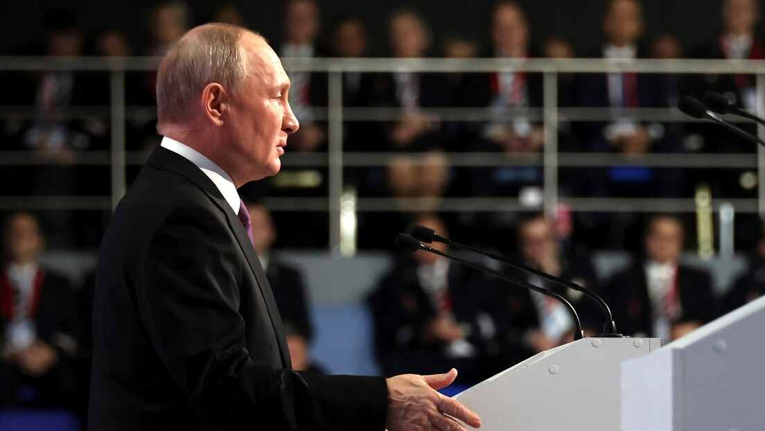 Путин: Русија има циљ да сарађује у борби против фалсификовања историје и величања нацизма