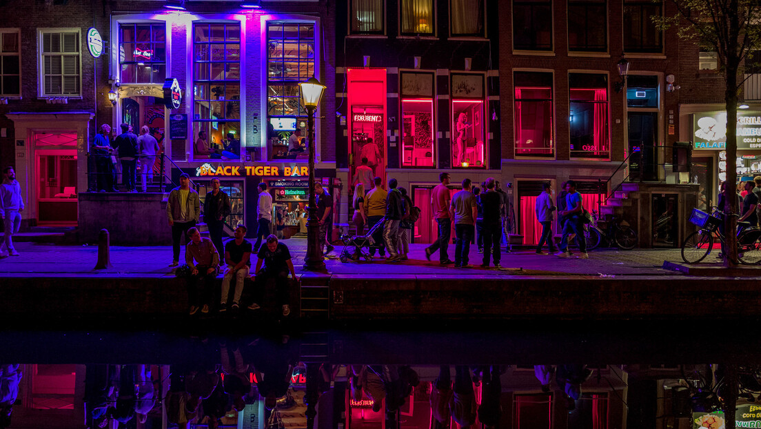 Амстердам гаси "црвене фењере": Све проститутке у један солитер