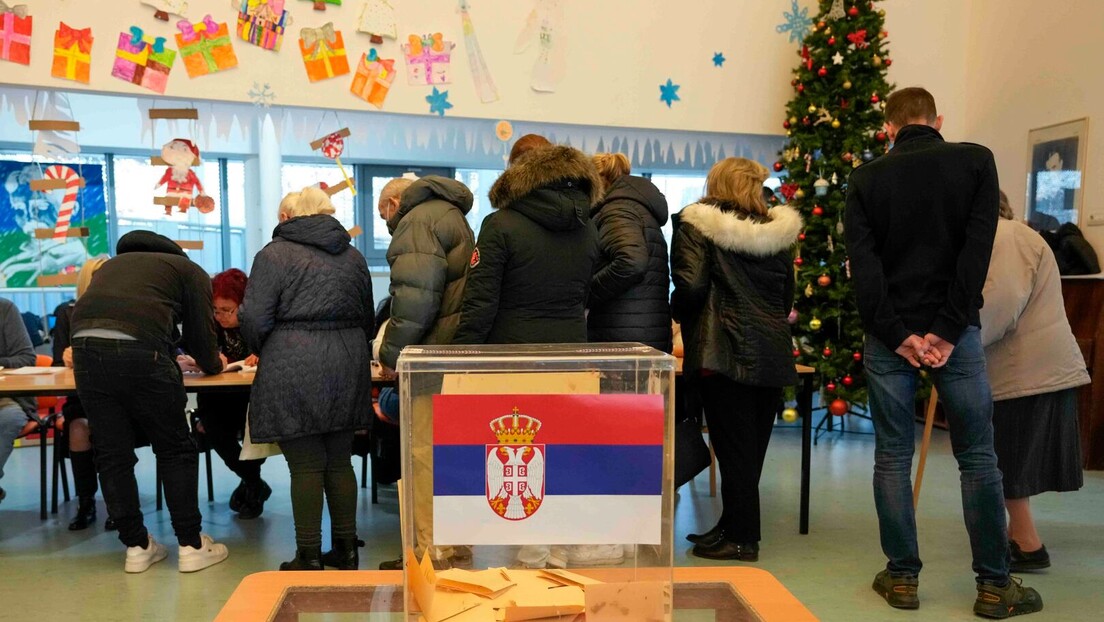 Завршен протест испред РИК-а; САД позивају Србију да истражи изборне нерегуларности