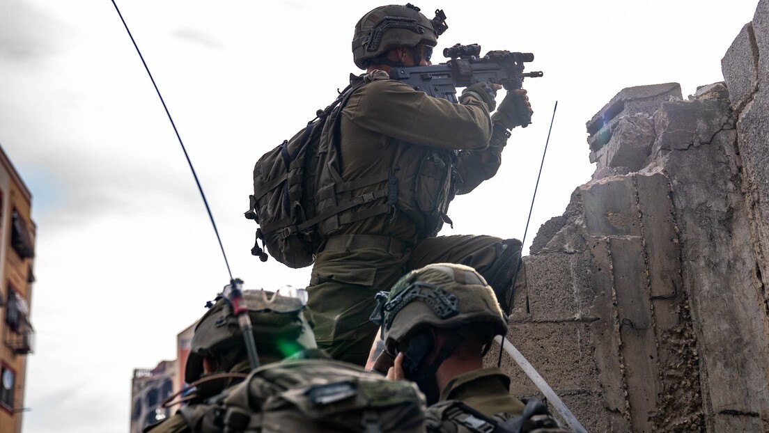 Израел: Војници суспендовани због пушења наргиле пред приведеним Палестинцима