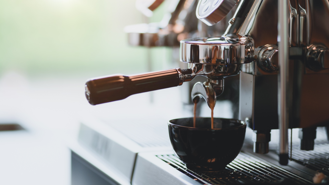 Kafa "iz epruvete": Finski naučnici uspeli da naprave popularni napitak u laboratorijskim uslovima