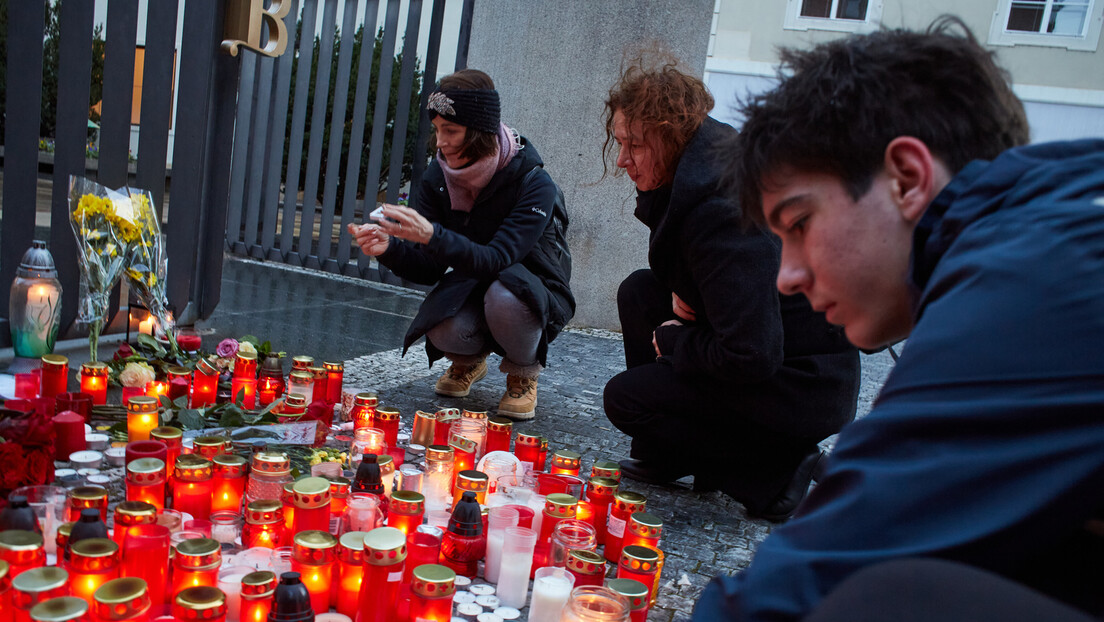 Дан жалости у Чешкој због жртава пуцњаве на Карловом универзитету