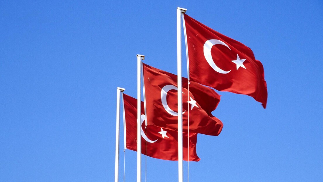 Турска извела ваздушне ударе у северном Ираку и Сирији