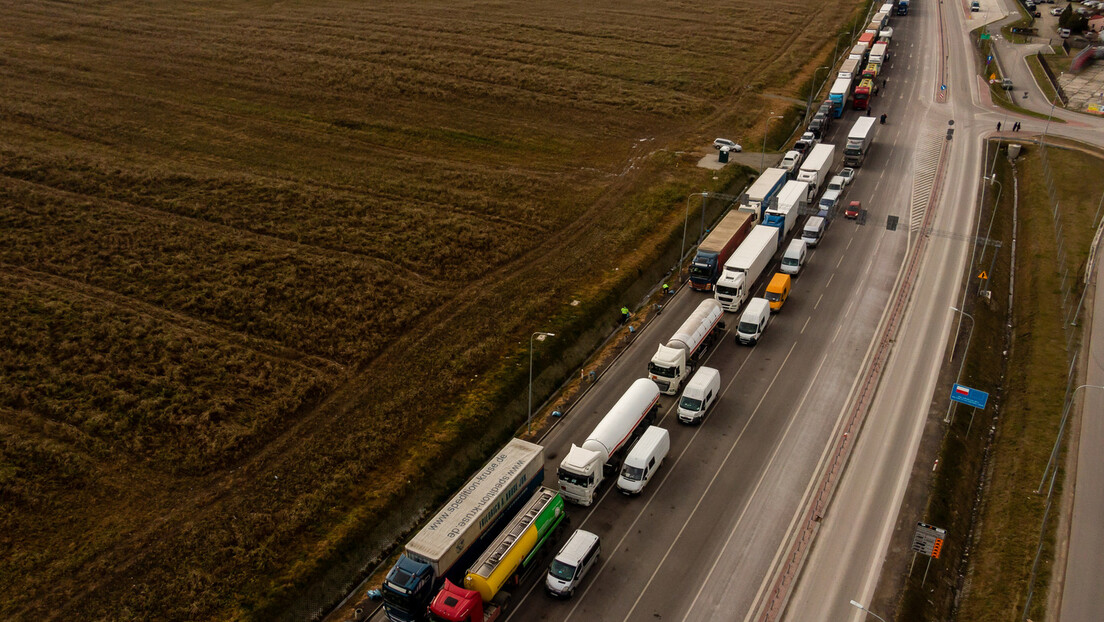 Пољски пољопривредници окончали блокаду прелаза са Украјином, али не и камионџије