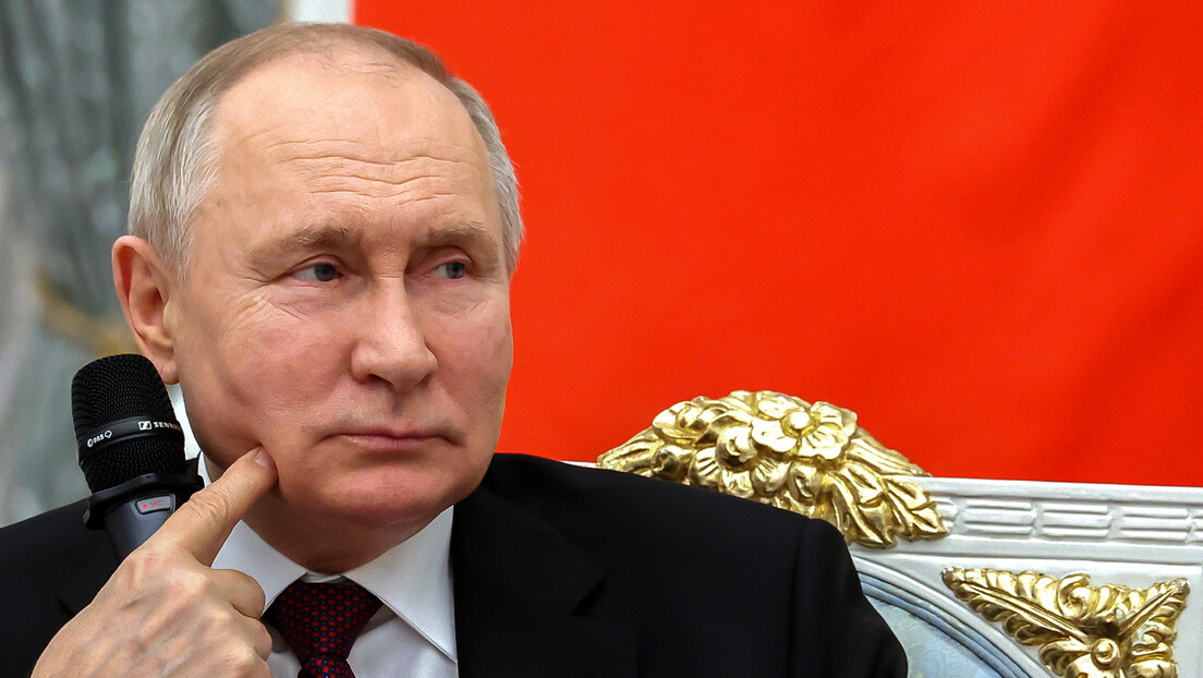 Stara Putinova vizitkarta na aukciji u Sankt Peterburgu: Cena dostigla skoro 20.000 evra